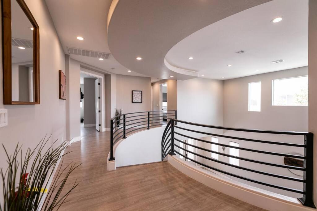 Ferienhaus 6 Bedroom Mansion W/ Amazing Backyard Pool!